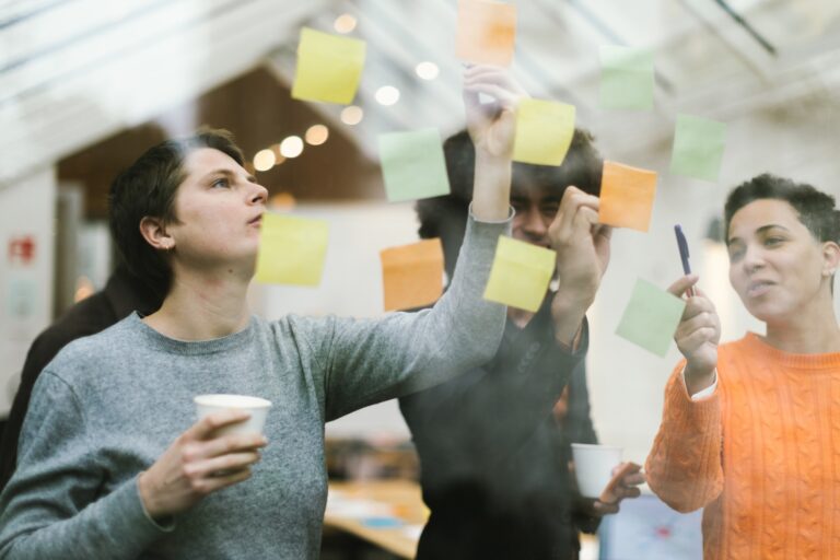 teamwork, young entrepreneurs make up their mind